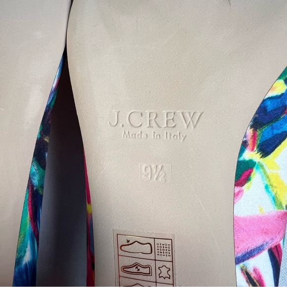 J. Crew Lucite Heel Ratti Painted Pineapple
Pump 9.5 NEW
$268 now $125 - Picture 10 of 11